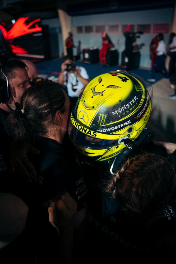 F1 ルイスハミルトン選手 2022 1/2 ヘルメット ベル ミニヘルメット 1/2 F1 ルイス・ハミルトン メルセデス AMG