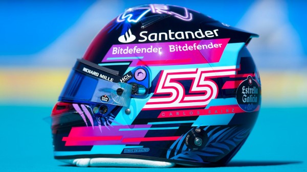 カルロス・サインツ - マイアミ仕様のヘルメット：2023年F1 : F1通信jp