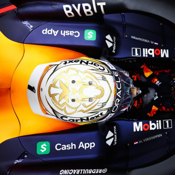 マックス・フェルスタッペン 2022年F1ヘルメット写真 : F1通信jp