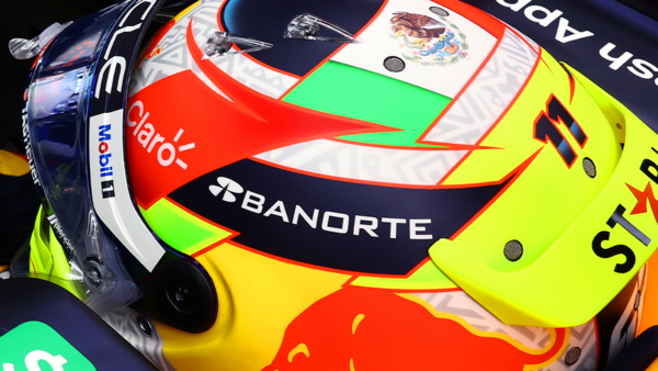 シューベルト 1/2 ヘルメット S.ペレス #11 6位 オーストリアGP 2021