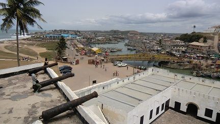 ガーナ南部のたび 奴隷海岸 どさんこ In Ghana