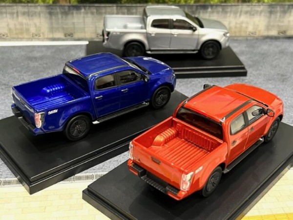 1/43 メーカー純正！？ いすゞ D-MAX ダイキャストミニカー : FAIRLADY