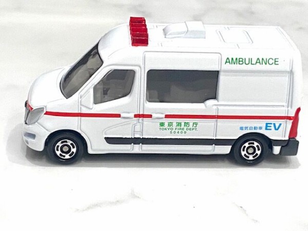 今月の新車 トミカ44番 日産 NV400 EV救急車 : FAIRLADY Z fan