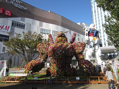 フラワーガンダムとガンダムカフェ ダイバーシティ東京 プラザ店 東京刺激クラブ