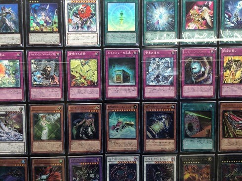 遊戯王カードが7649枚展示されている映画「遊戯王 THE DARK SIDE