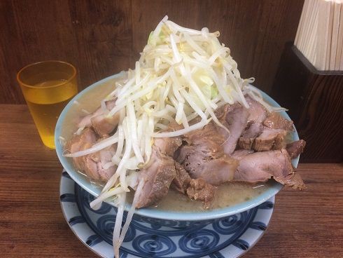 ラーメン二郎池袋東口店の豚ダブル大ラーメン 野菜増し増し 東京刺激クラブ
