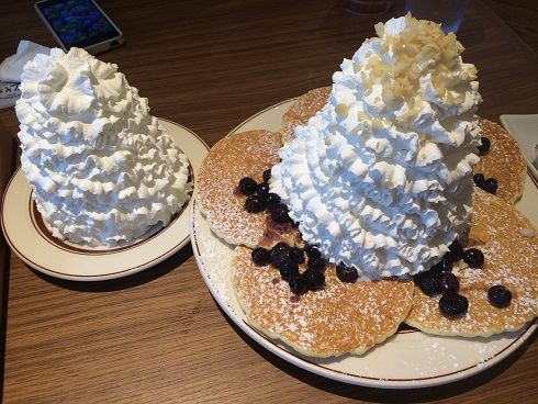 エッグスンシングスン銀座店のブルベリーホイップクリームトリプル 東京刺激クラブ