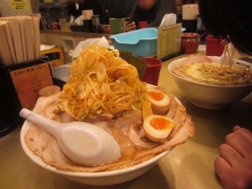 ラーメンごっつ秋葉原店のスペシャルしょうゆラーメン 大盛り チャーシュー もやし 東京刺激クラブ