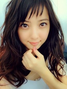 画像 佐々木希が前髪ぱっつんに ｆｂシェア速報