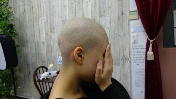 学費の為に剃髪つるつる坊主後悔先に立たず 剃髪つるつる動画