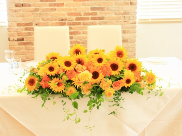 夏の装花 眩い黄色とオレンジで エバーグリーン 花日記