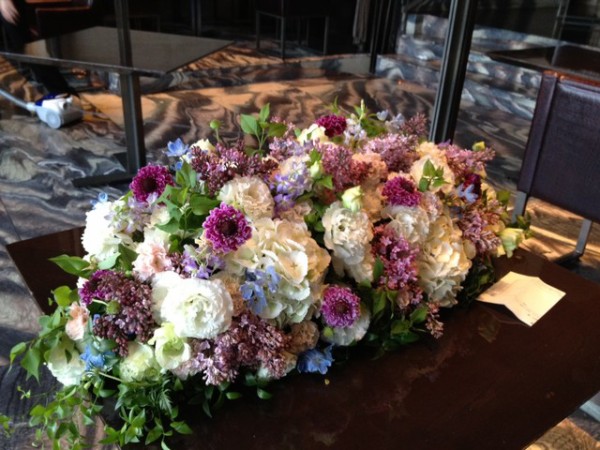 ヒメライラックのメイン装花 エバーグリーン 花日記