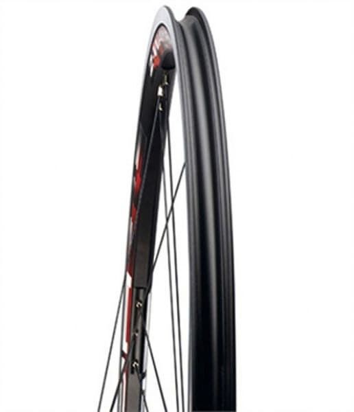 ニップルホールなしのリム チューブレスホイールのメリット