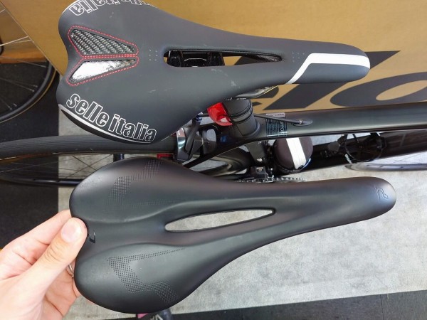 Selle Italia SLR Kit Carbonio Flow 軽量カーボンレールサドル