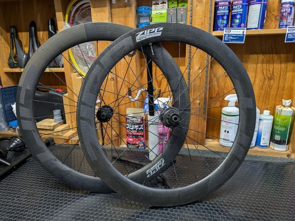 ZIPP 404 Firecrest タイヤ付き　中古　美品 ZIPP 404 Firecrest タイヤ付き 中古 美品 ZIPP 404 FIRECREST
