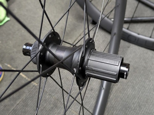 ボントレガー　Aeolus Elite 35 TLR カーボンホイール　ディスク ボントレガー Aeolus Elite 35 TLR ディスク ロード ホイール