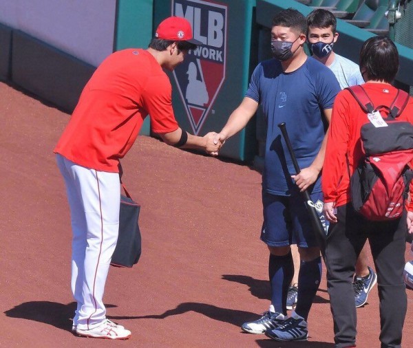 朗報 大谷翔平 ファンの少年にバットをプレゼントする ファイターズ王国 日ハムまとめブログ