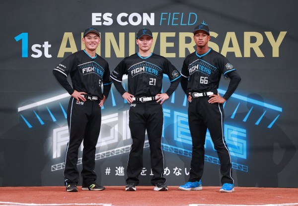 ファイターズ 伊藤大海︀ 選手 エスコン1周年記念ユニフォーム＆キャップセット ファイターズ 伊藤大海 ユニフォーム エスコンフィールド1周年記念