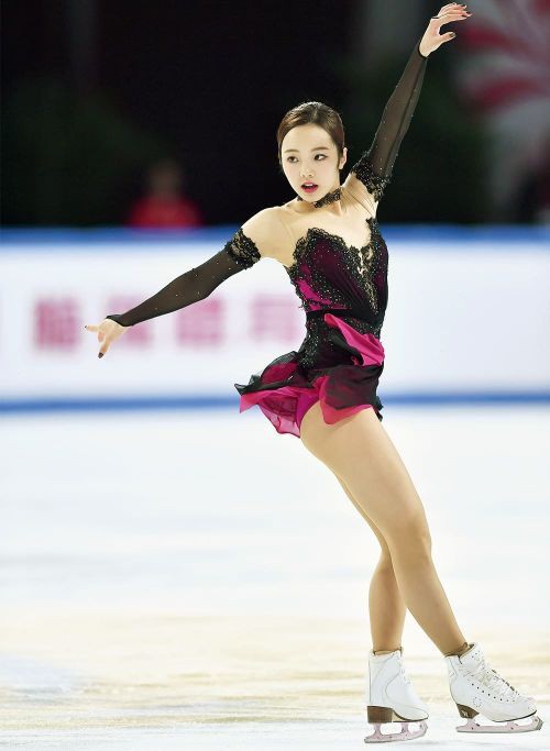 本田真凜 久しぶりのスリーショットを投稿 仲良し姉妹の姿にファン歓喜 フィギュアスケートの魅力まとめ