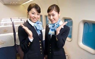 それでもスッチーになりたいですか キャビンアテンダント 日本航空や全日空で年収４００万円台 Lccは２５０万円の低報酬 金融経済ダイジェスト速報