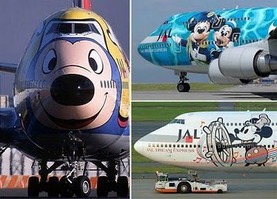 アニメのキャラクターが塗装された飛行機の写真 まとめ フィストリア