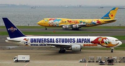 アニメのキャラクターが塗装された飛行機の写真 まとめ フィストリア