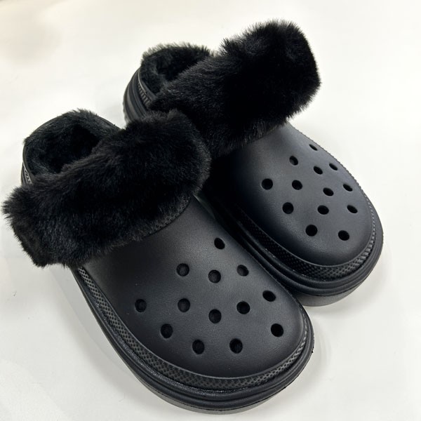 新品crocsクロックス コブラー W8 24.0㎝ ボア フェイクファー希少 zuccya_16288