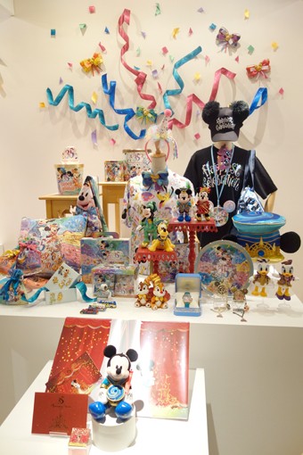 Disney - ディズニー 15周年 スペシャルフォト 2点セット TDR35周年のディズニースナップフォト（フォトファン）」紹介