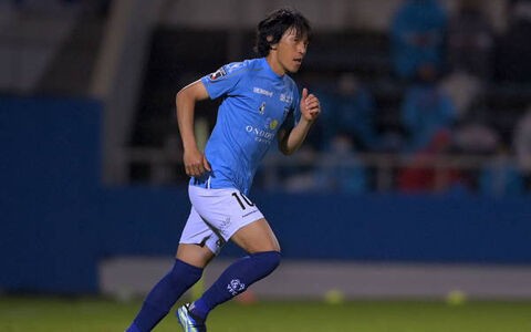 43歳中村俊輔が横浜fcと来季契約 引退 迷いも家族の後押しで現役続行 フットカルチョ 43歳中村俊輔が横浜fcと来季契約 引退 迷いも家族の後押しで現役続行 フットカルチョ