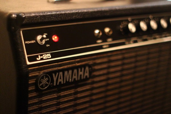 YAMAHA J-25 トランジスタアンプ 自宅練習用に！