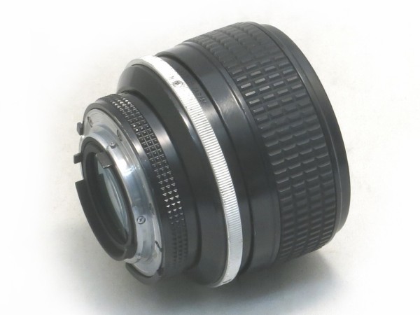 ニコン Ai-S Nikkor 85mm F1.4 : オールドレンズのフォトベルゼ