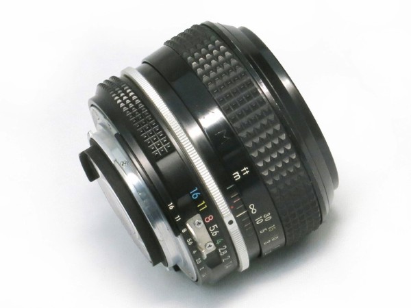 ニコン New Nikkor 50mm F1.4（前期型 Ai改） : オールドレンズの