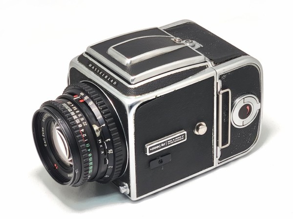 ハッセルブラッド 500C/M + A-12 + C 80mm F2.8 T* : オールドレンズの