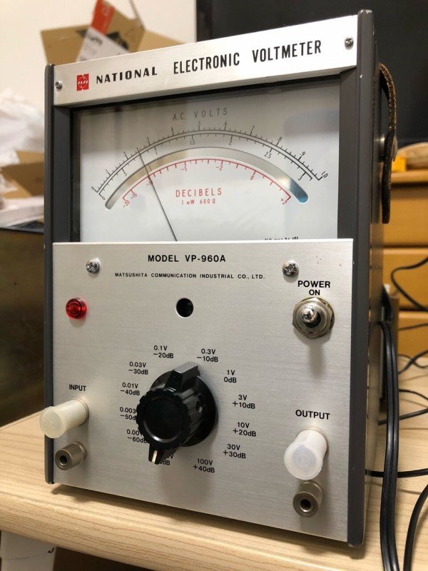 トリオ低周波発振器 と 電子、電圧計 古いのでジャンク扱いで アンプ