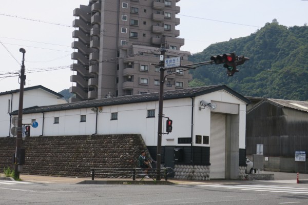 長良橋付近の 陸閘 めぐり 陸閘は 岐阜を水害から守る最後の砦 やまさんがくる