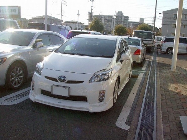 工場に車両が納車待ち 修理車両が 沢山あります フリードスタッフのブログ