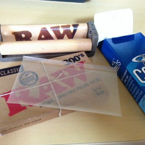 手巻きタバコのローラー 巻紙を購入 ケースなどグッズ アイテム多数 山梨県甲府市のタバコ屋 Freedom 自由人