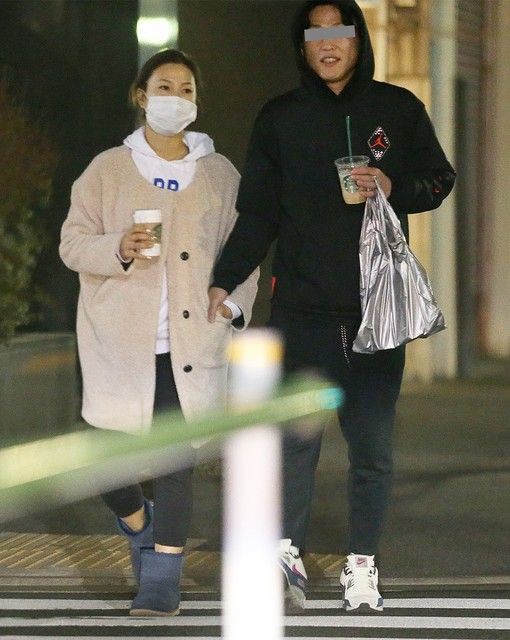 上田桃子 麻布十番で千原ジュニア似 の彼氏と ポッケの中で手つなぎ デートを目撃されるw スポーツ総合ニュースチャンネル スポステ 上田桃子 麻布十番で千原ジュニア似 の彼氏と ポッケの中で手つなぎ デートを目撃されるw スポーツ総合ニュースチャンネル スポステ