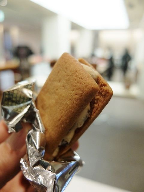 六花亭本店でマルセイバターサンドを食べてきた 愛しの牛乳パック