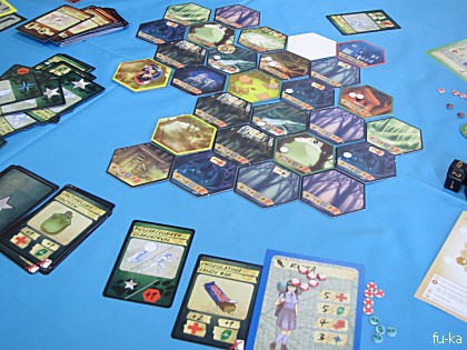 ボードゲーム　つきかるた 「moon」 Amazon | Sinister Fish Games: Moon – 月の競争力のあるSF