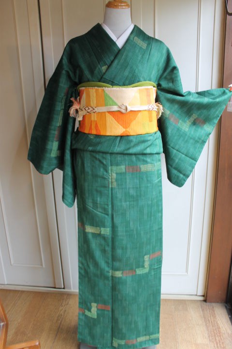 ［着物］「紬糸を使った着物（緑）」 小紋 着物 リサイクル 正絹 袷 手染め 緑 黄緑葉 レア色