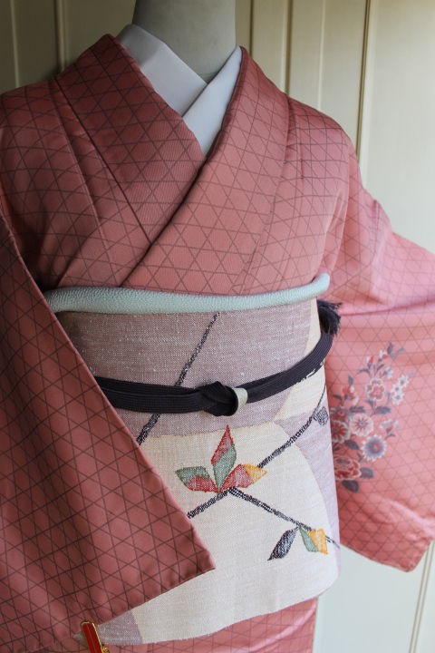 サーモンピンクの紬　つけ下げ(絵紋付)合わせ　250202 サーモンピンクの紬つけ下げ(絵紋付)合わせ250202