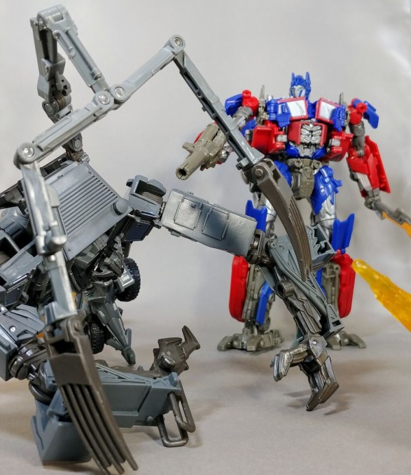 レビュー TF BUZZWORTHY BUMBLEBEE N.E.S.T. ボーンクラッシャー