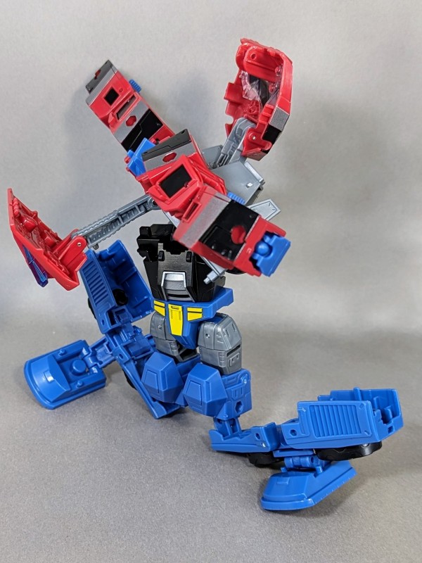 レビュー TF LEGACY UNITED アニメイテッドユニバース オプティマス