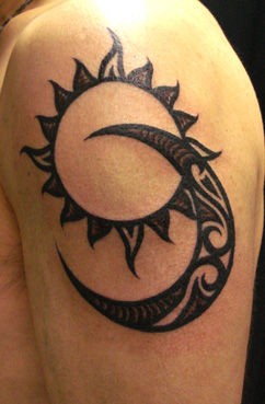 広島 タトゥー 月と太陽 広島タトゥー刺青 ｆｕｊｉｙａｍａ ｔａｔｔｏｏ