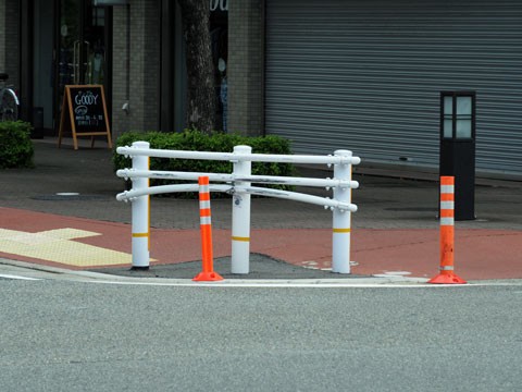 何度直しても壊されるガードレール ふらふら関西