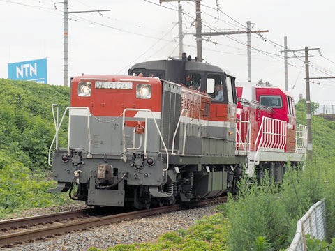 DD200形 ディーゼル機関車 新旧ディーゼル機関車 : ふらふら関西