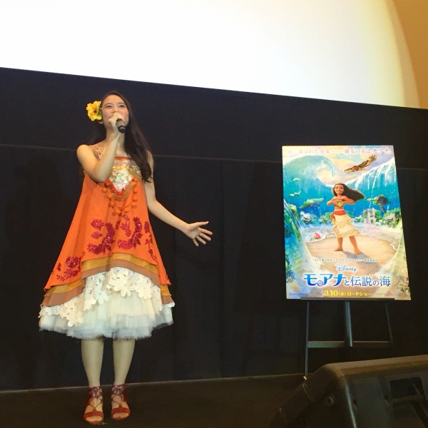 福岡 モアナと伝説の海 試写会でモアナ声優の屋比久知奈さんが舞台挨拶 どこまでも How Far I Ll Go の生歌を披露 フクオカーノ