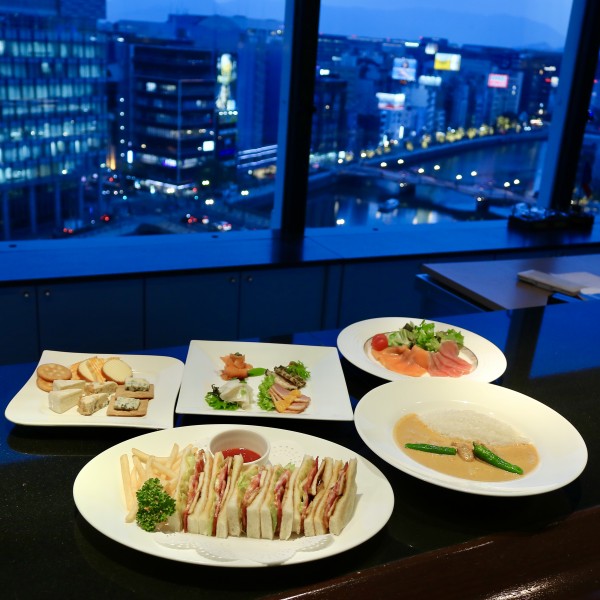 西鉄イン福岡13f レストラン バー ブロッソ レポート アクロス福岡前の 福岡の夜景が一望できるレストラン バー フクオカーノ