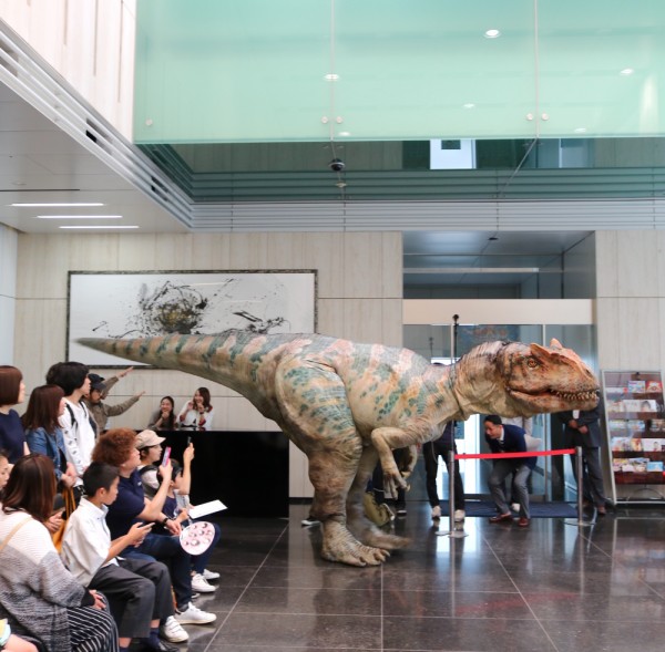 世界一受けたい授業 The Live 恐竜に会える夏 マリンメッセ福岡で開催 一足早くアロサウルスがfbsに登場 フクオカーノ